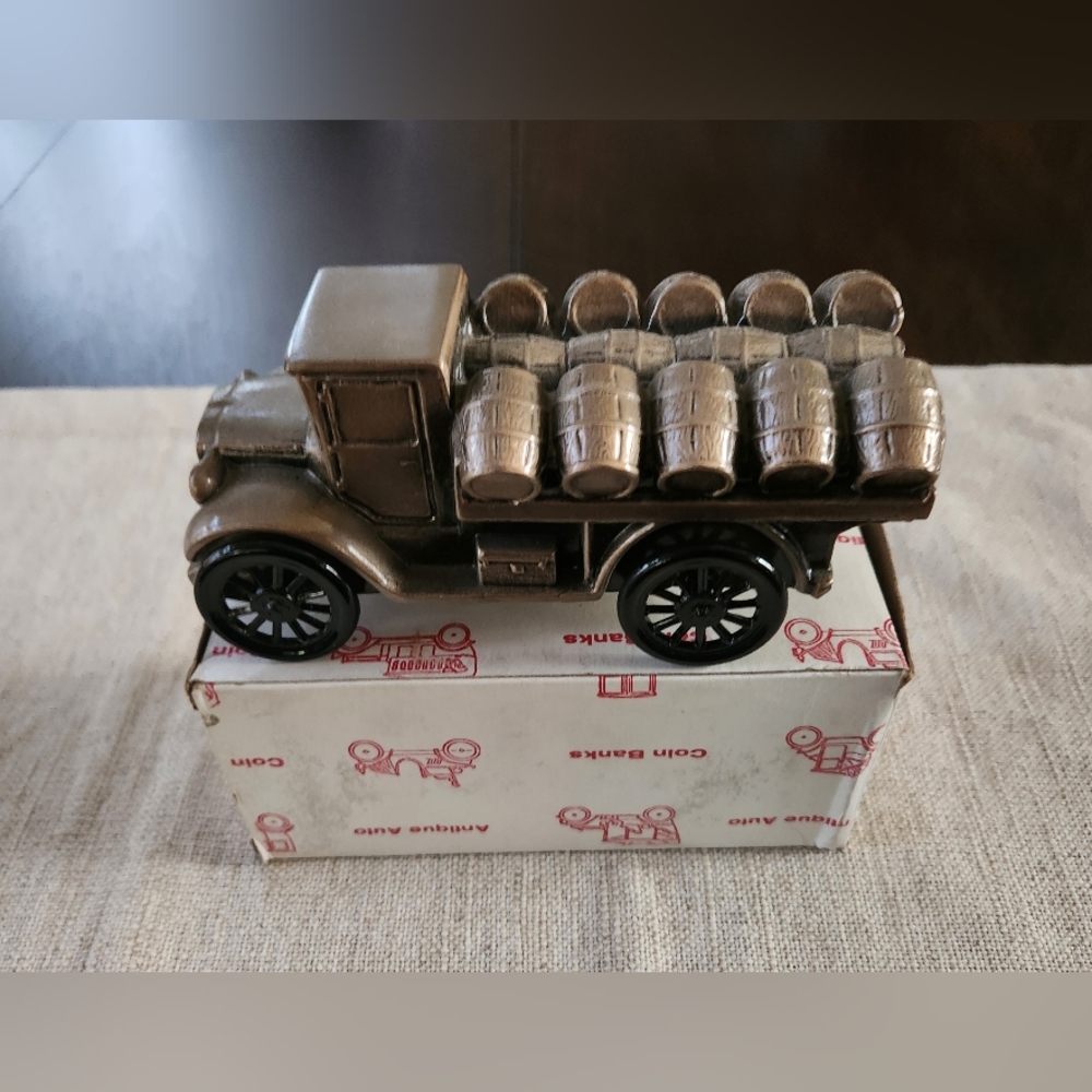Banthrico Beer Truck Vintage 🍺 Metal Coin Bank in Original Box $18